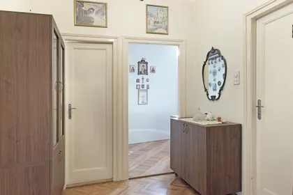 Pravni fakultet - Vračar | 4zida.rs