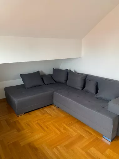 Tikveška 8