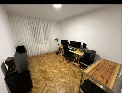 Lasla Gala | 4zida.rs