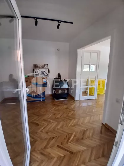 Kninska | 4zida.rs