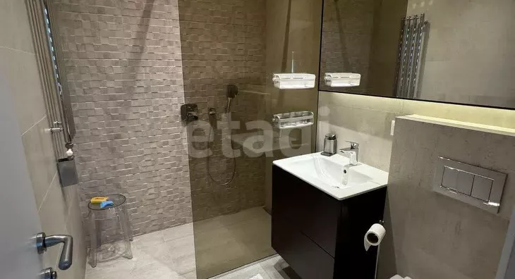 Šestosoban stan | 4zida