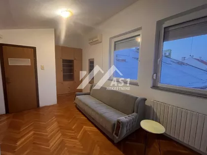Petra Drapšina | 4zida.rs
