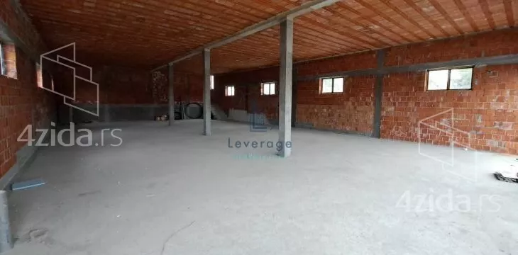 Poslovna zgrada | 4zida