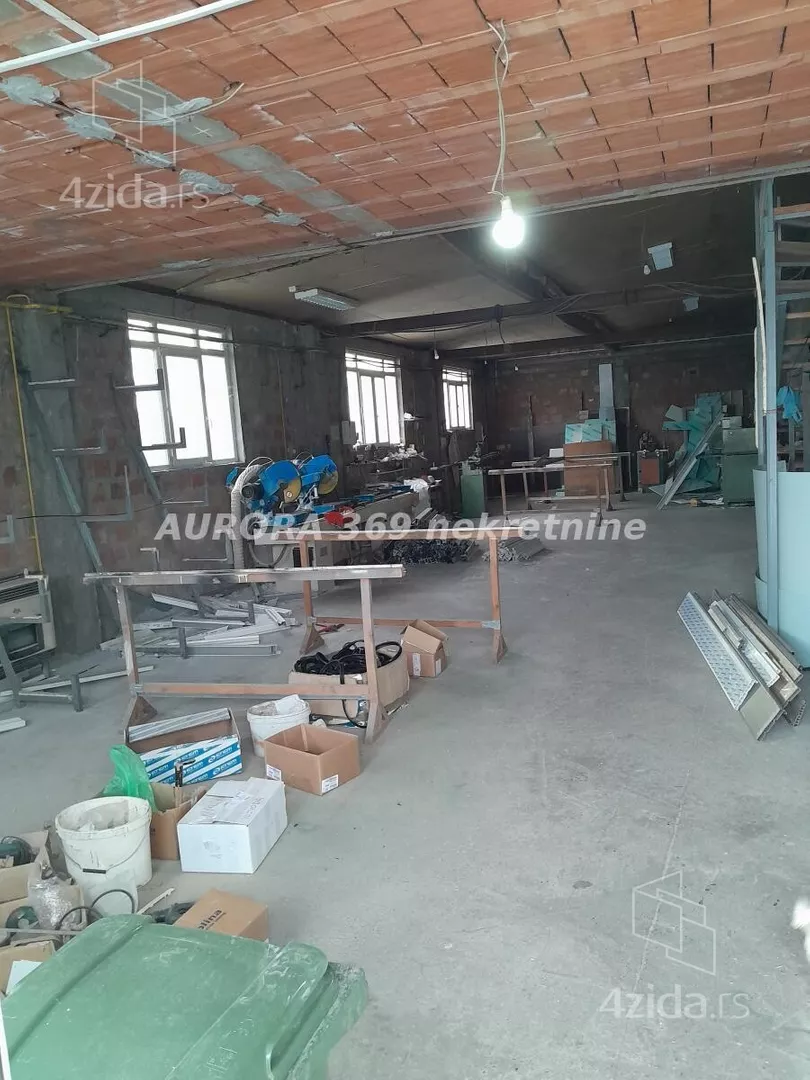 Poslovna zgrada | 4zida