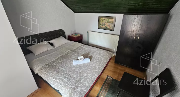 Poslovna zgrada | 4zida