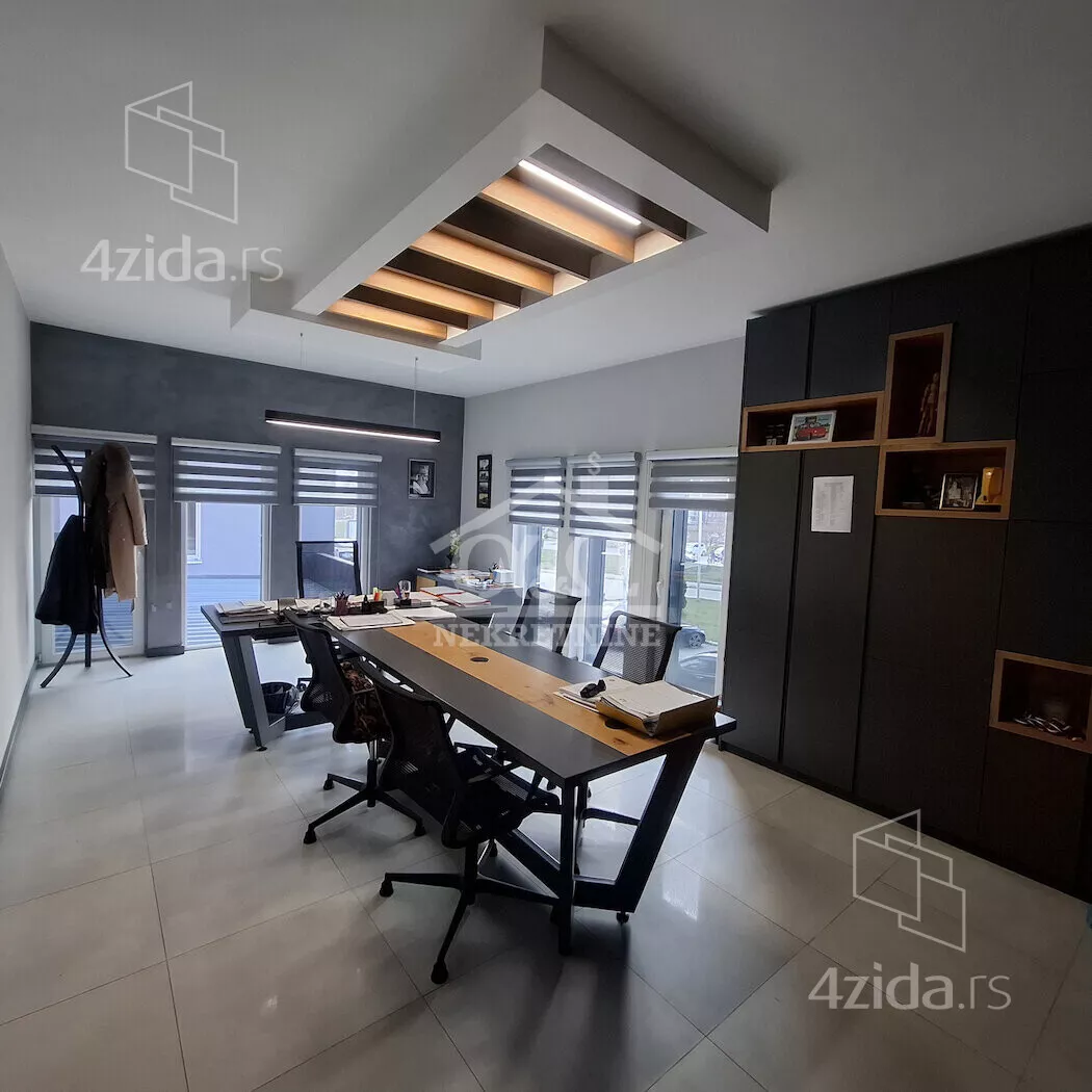 Poslovna zgrada | 4zida