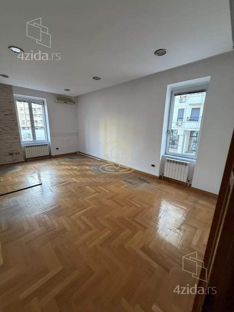 Poslovna zgrada | 4zida