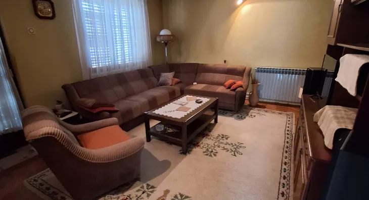 Poslovna zgrada | 4zida