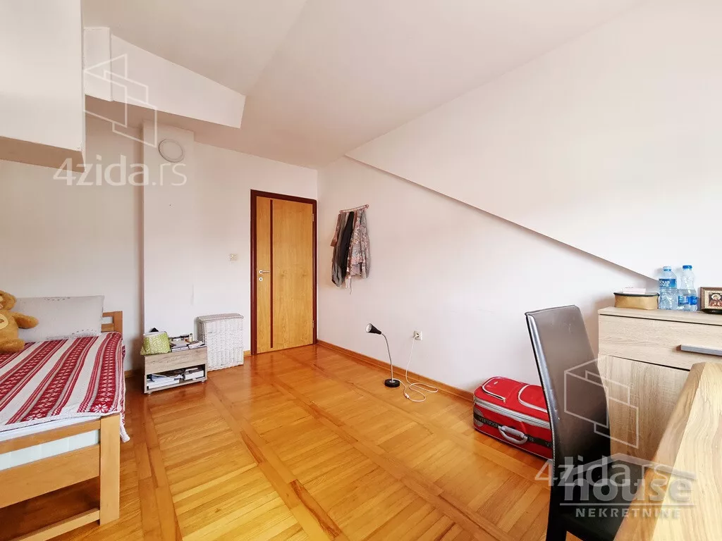 Petosoban stan | 4zida