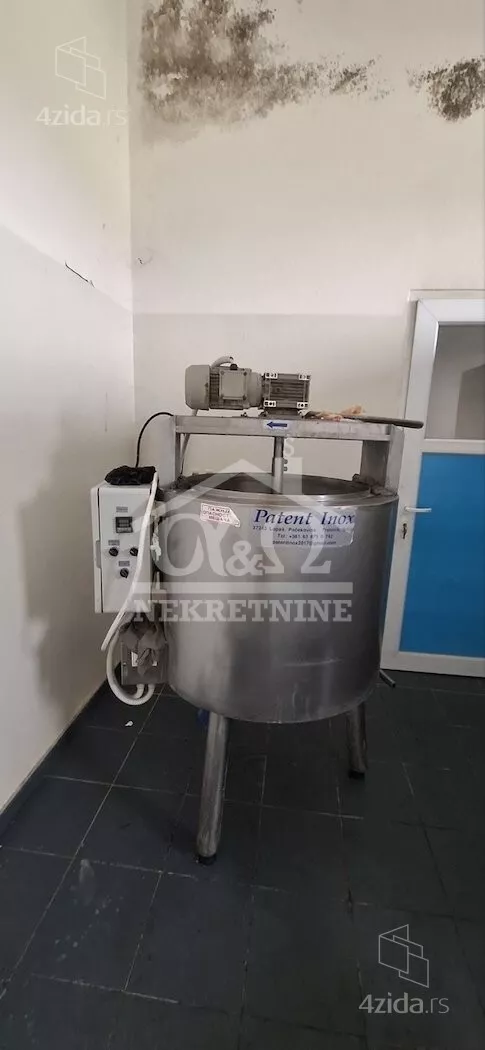 Poslovna zgrada | 4zida