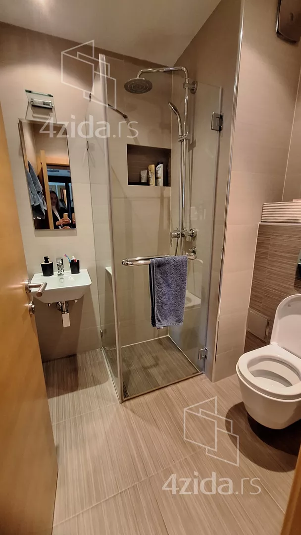 Četvoroiposoban stan | 4zida