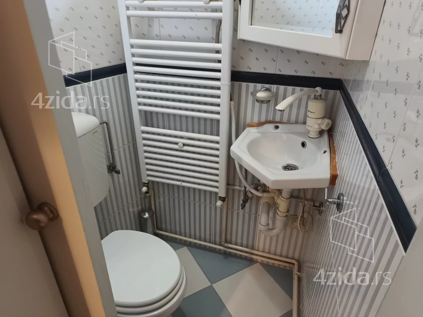 Četvoroiposoban stan | 4zida