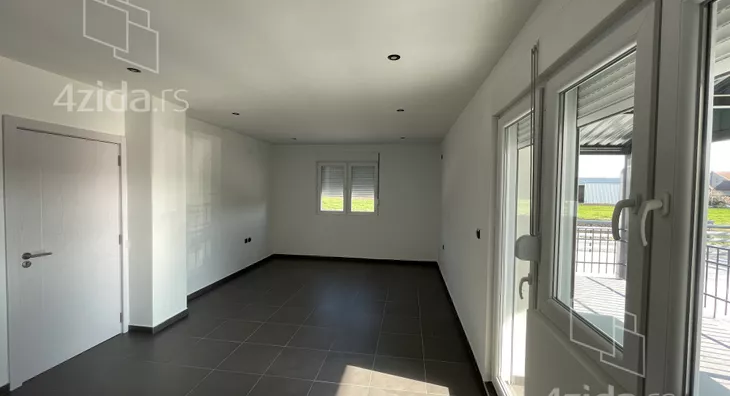 Poslovna zgrada | 4zida