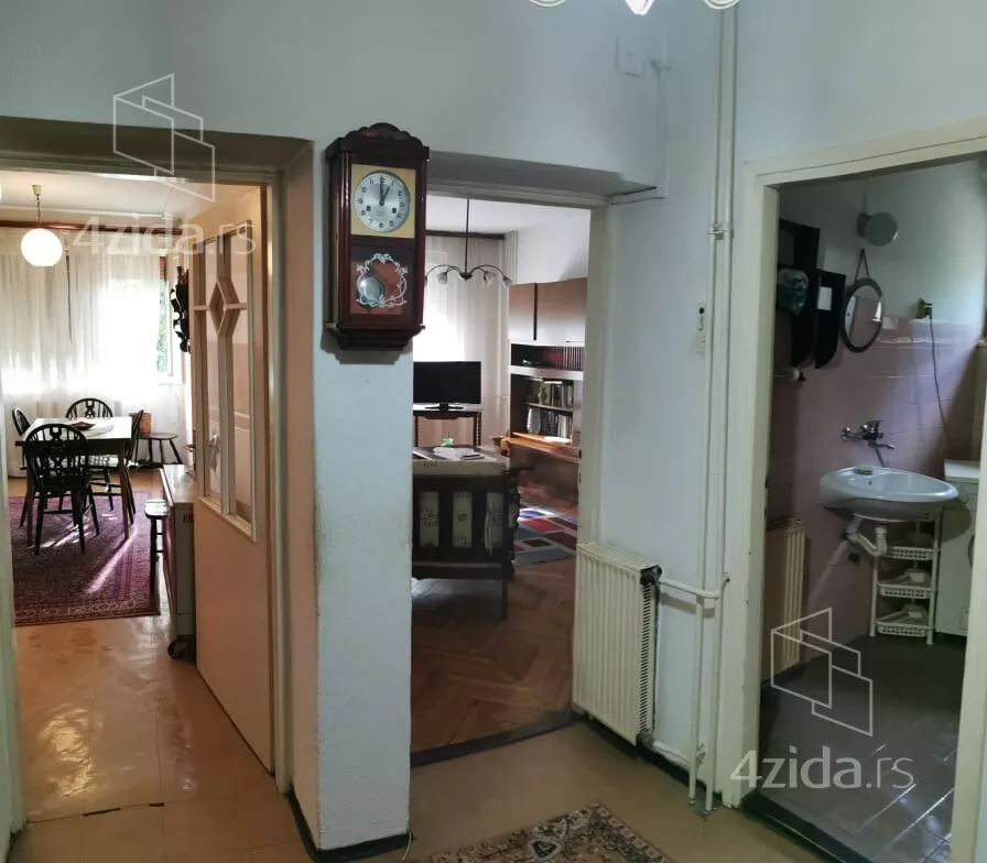 Troiposoban stan | 4zida