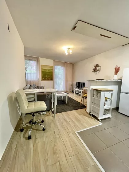 Jovana Deretića | 4zida.rs