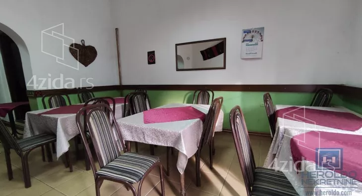 Poslovna zgrada | 4zida