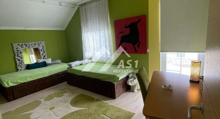 Šestoiposoban stan | 4zida