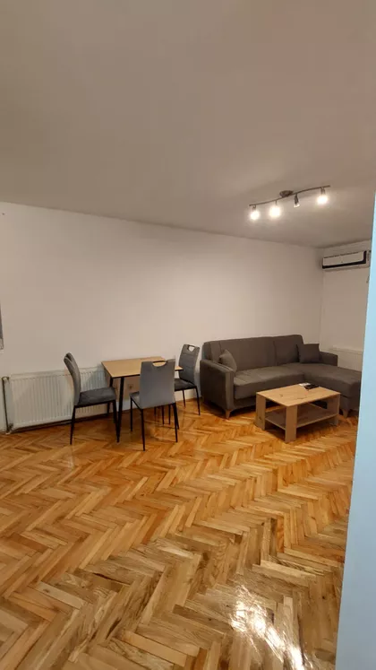 Vladana Desnice 9 | 4zida.rs