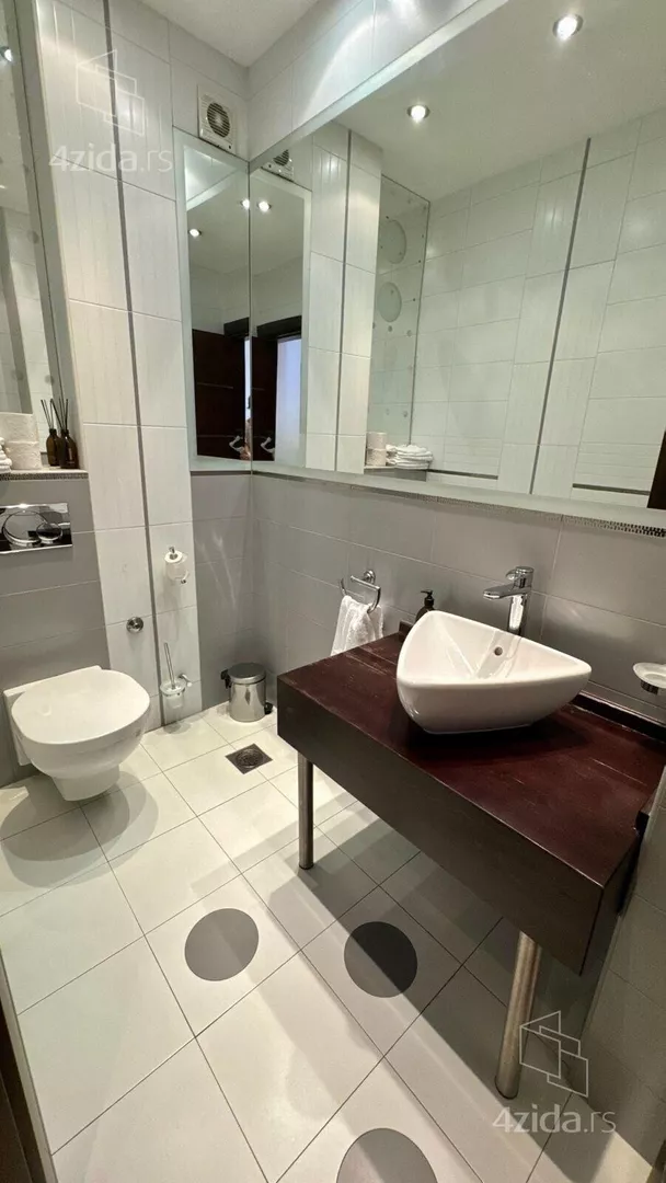 Petoiposoban stan | 4zida