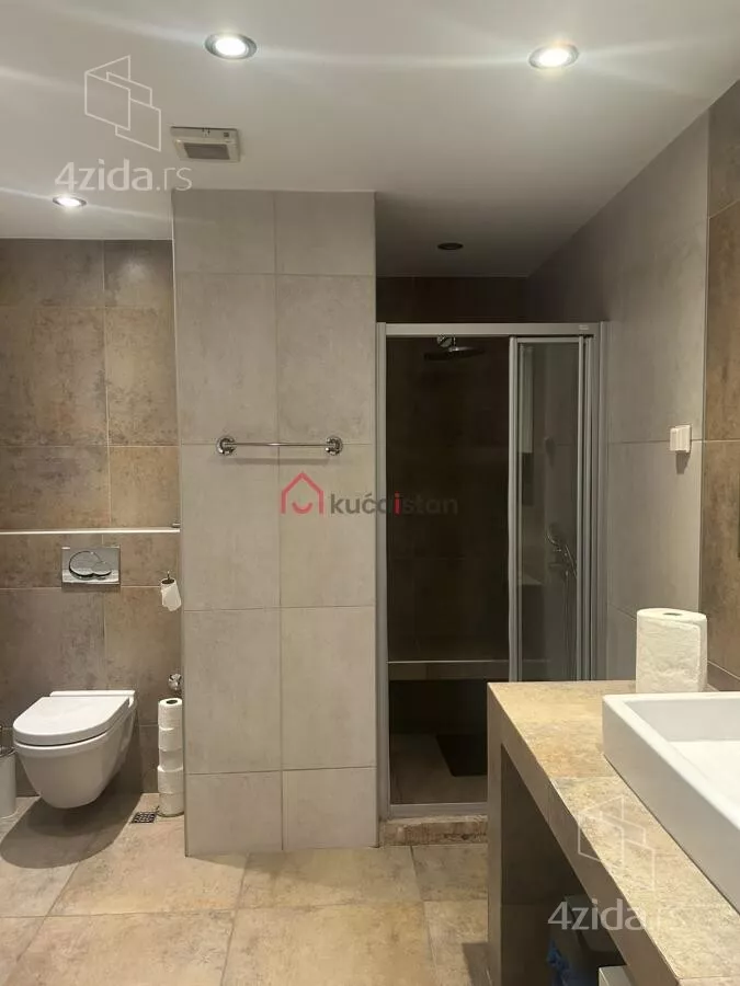 Četvoroiposoban stan | 4zida