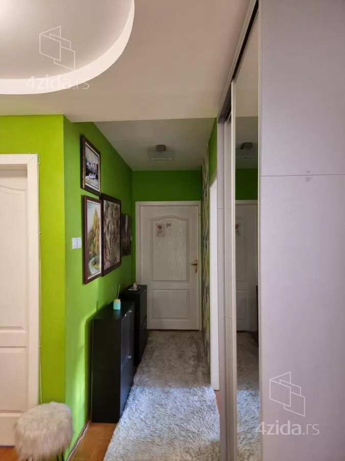 Troiposoban stan | 4zida