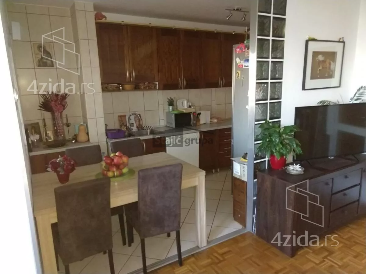 Troiposoban stan | 4zida