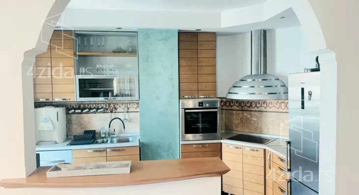 Četvoroiposoban stan | 4zida