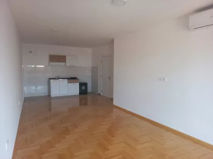Prvomajska | 4zida.rs