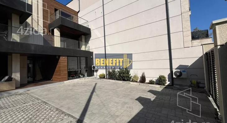 Poslovna zgrada | 4zida