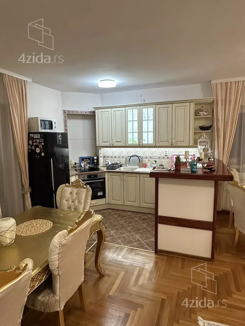 Troiposoban stan | 4zida