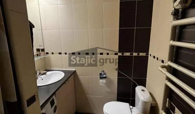 Šestosoban stan | 4zida