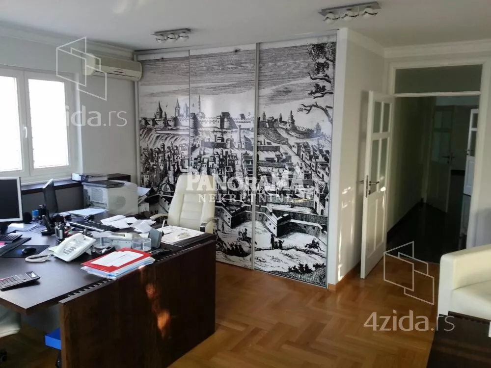 Poslovna zgrada | 4zida