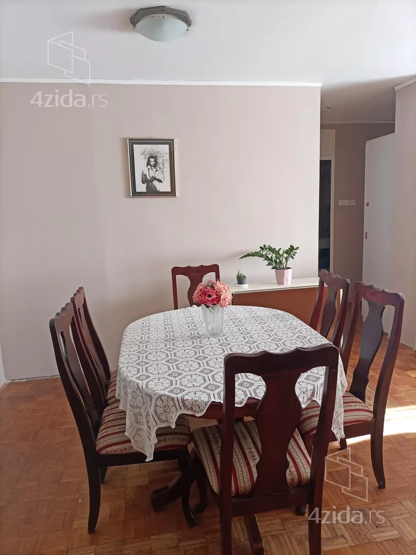 Troiposoban stan | 4zida
