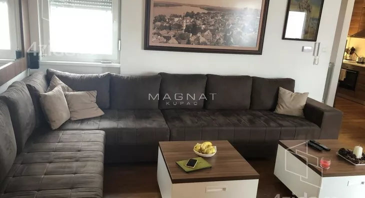 Četvoroiposoban stan | 4zida