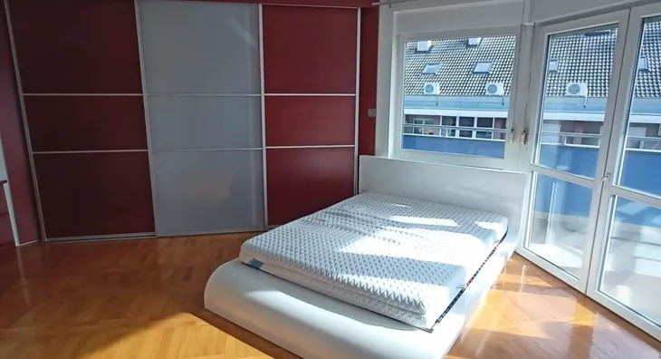 Četvoroiposoban stan | 4zida