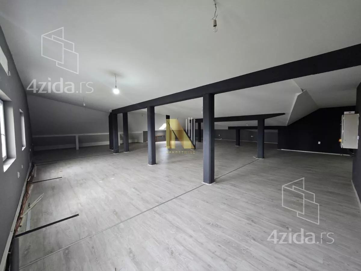 Poslovna zgrada | 4zida