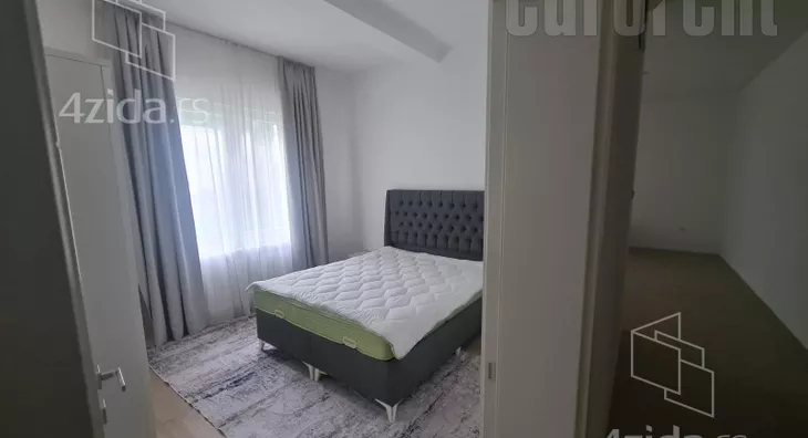 Šestosoban stan | 4zida