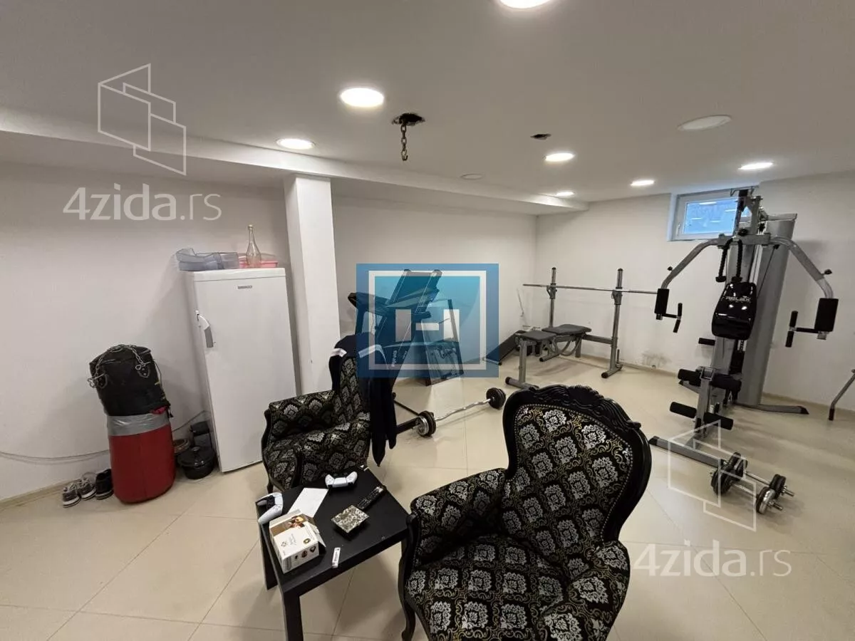 Petosoban stan | 4zida