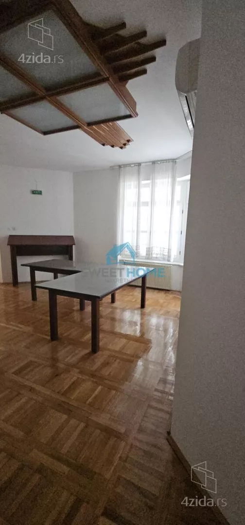 Poslovna zgrada | 4zida