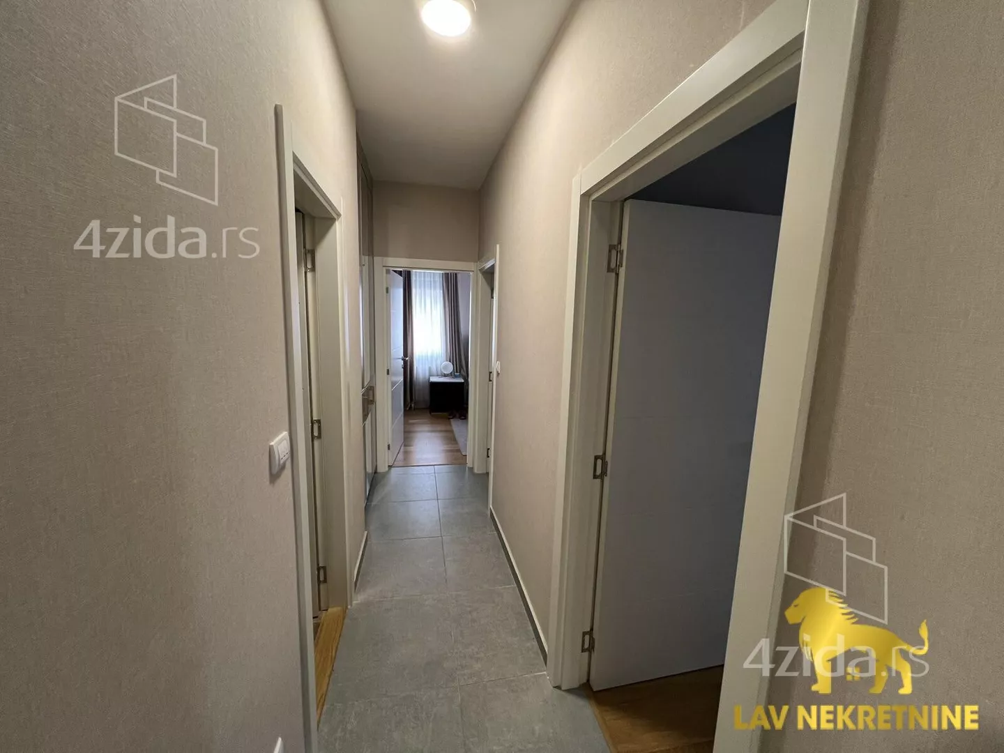 Troiposoban stan | 4zida