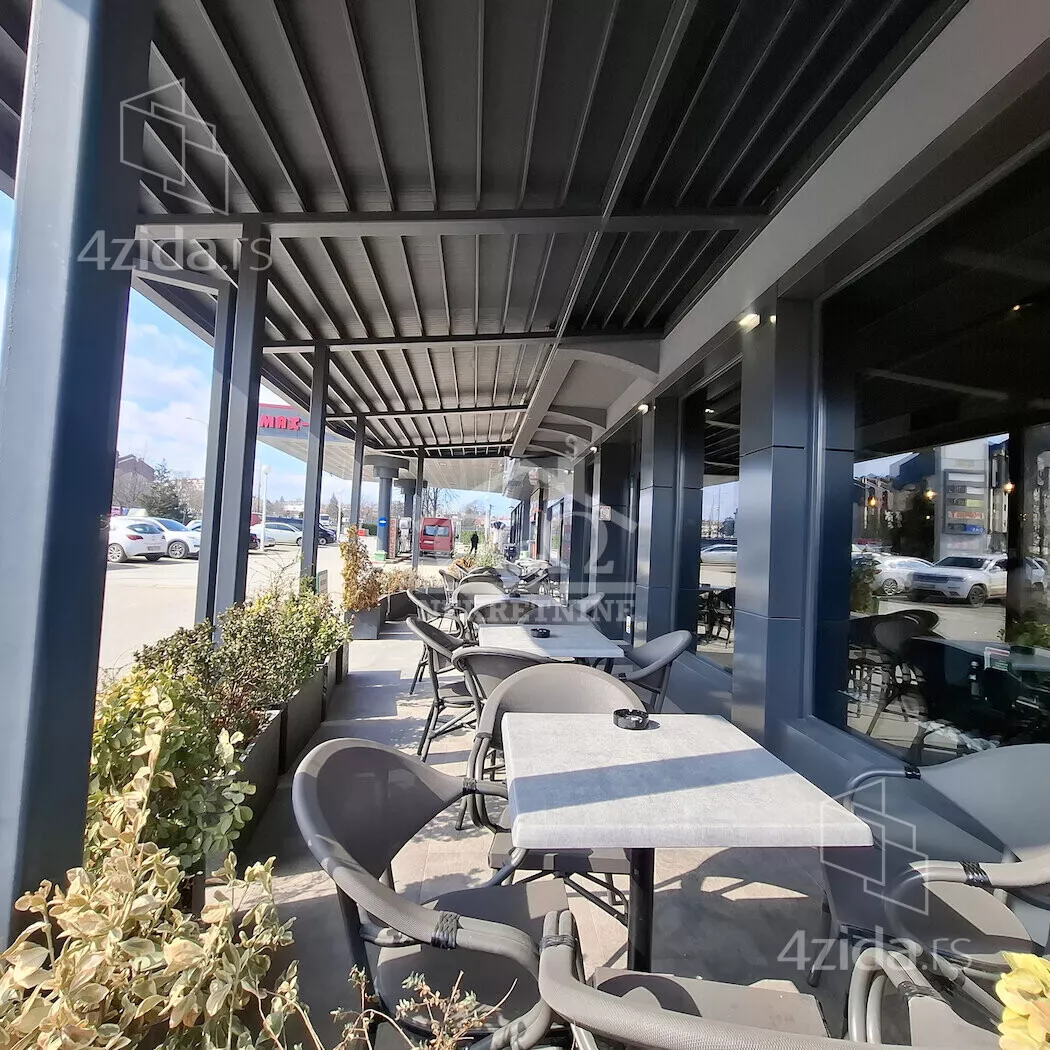 Poslovna zgrada | 4zida