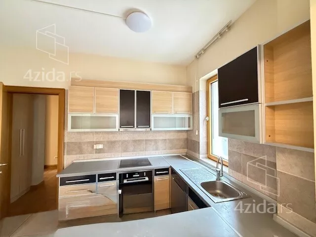 Šestosoban stan | 4zida