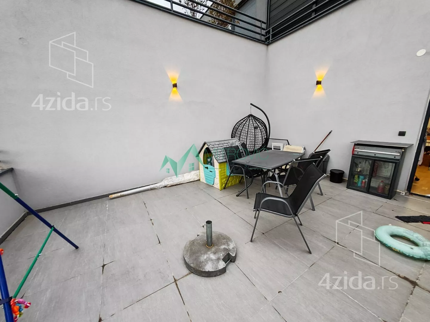 Troiposoban stan | 4zida