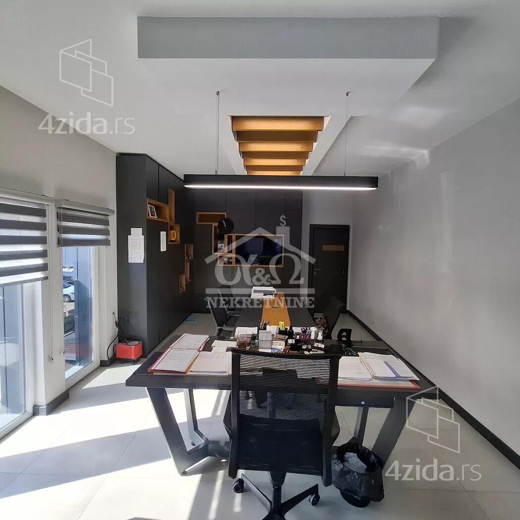 Poslovna zgrada | 4zida