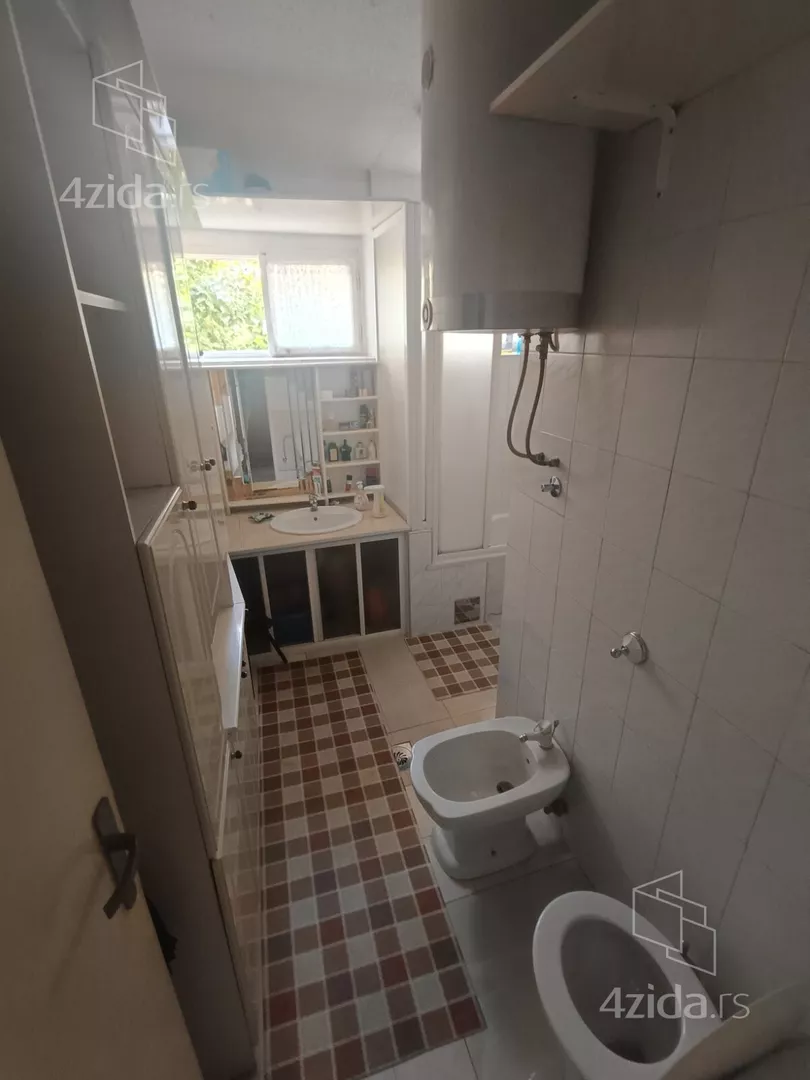 Četvoroiposoban stan | 4zida