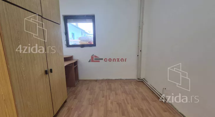 Poslovna zgrada | 4zida