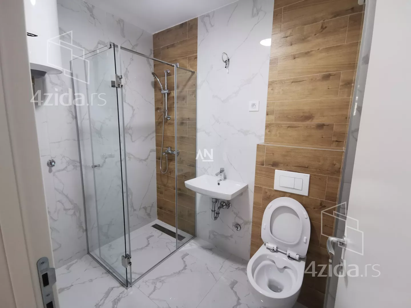Šestosoban stan | 4zida