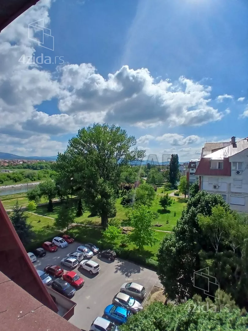 Troiposoban stan | 4zida