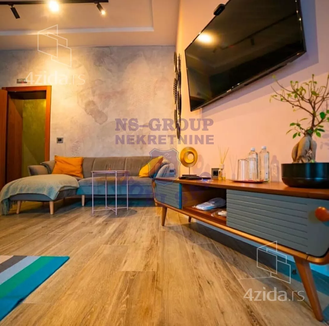 Šestosoban stan | 4zida