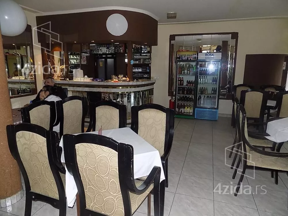 Poslovna zgrada | 4zida